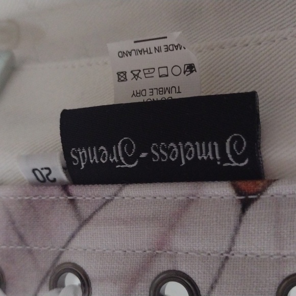 Timeless Trends waist cincher in a beautiful leaf pattern. Size 20 - Picture 6 of 6